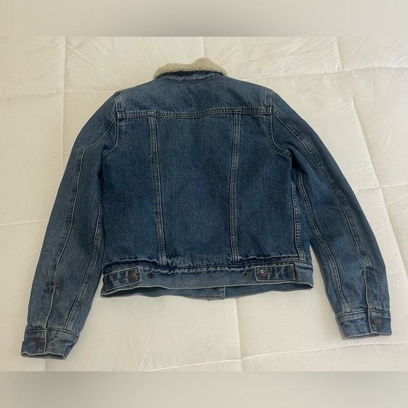 Pre loved Womens Sz Small Levi's Sherpa Trucker Jean Jacket - Picture 4 of 6